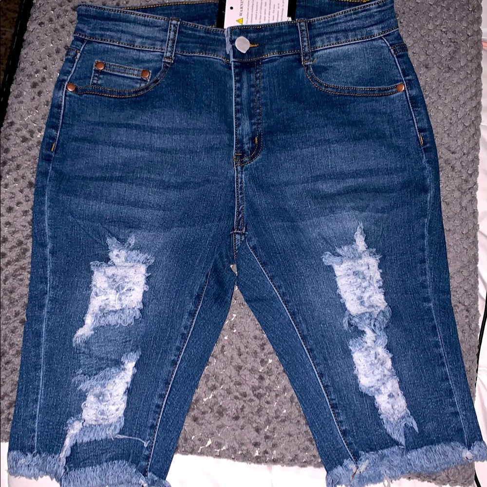 Distressed Jean Shorts, Bermuda style